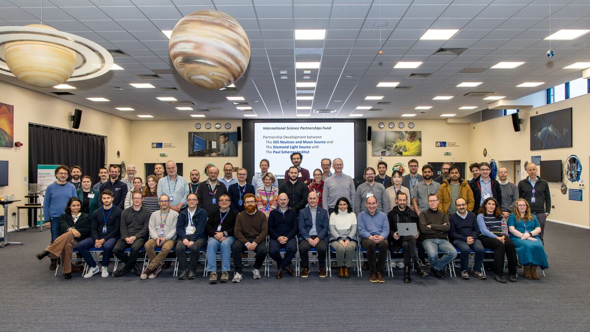 Group photo from meeting of members of the ISIS – Diamond – PSI partnership at the Rutherford Appleton Laboratory, 27-28 Nov