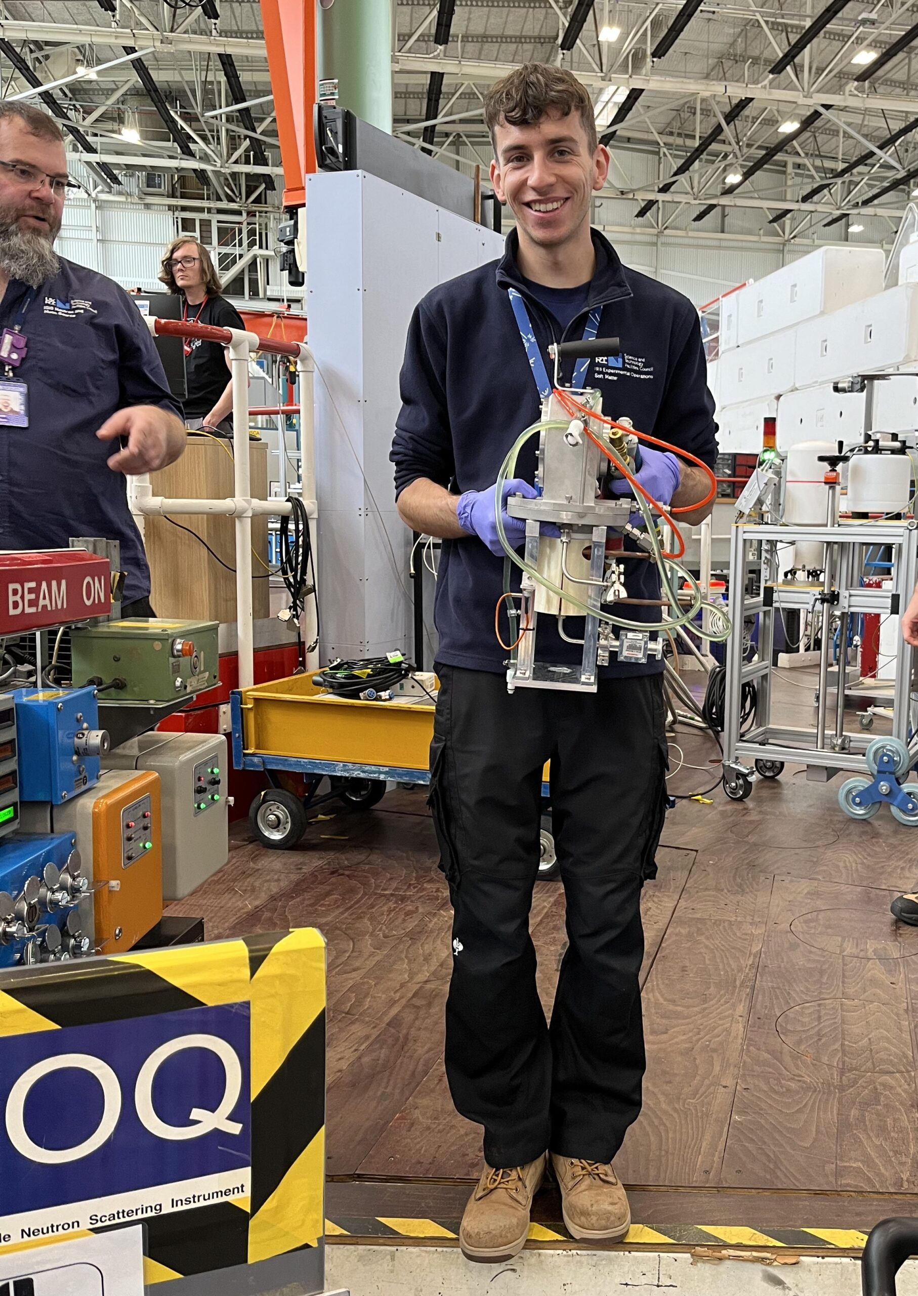 James Dalton from the ISIS Soft Matter team carrying the humidity cell to LOQ.